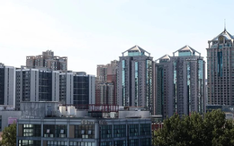 Mua 7 bán 5, giới siêu giàu Trung Quốc đồng loạt thoát bất động sản, đổ xô mua vàng, bảo hiểm: Chuyện gì đây?