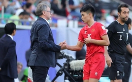 "HLV Troussier rất lão luyện trong đào tạo trẻ nhưng về thành tích trước mắt thì ông ấy đã già và lạc hậu"