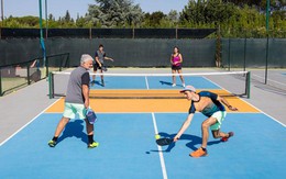Một thói quen khi chơi Pickleball tiềm ẩn nguy cơ phải gác vợt