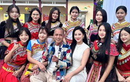 Loạt hình ảnh của cha đẻ "Đại gia chân đất" gây chú ý