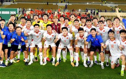 Rất đẹp và đáng yêu: U23 Việt Nam cúi đầu tri ân CĐV khi vượt qua vòng bảng U23 châu Á đầy diệu kỳ