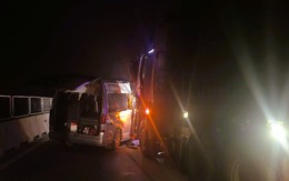 Tai nạn xe khách trên cao tốc, 4 người chết, 6 người bị thương