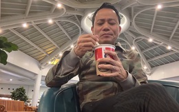 Con trai Chế Linh qua Mỹ, đi xin nước sôi ăn mì gói