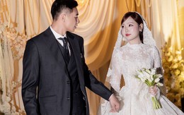 Ảnh cưới nét căng của thủ môn U23 Việt Nam và vợ thạc sĩ