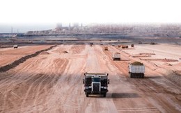 Phát hiện hơn 200 xe tải Trung Quốc không người lái bí mật khai thác kho báu lộ thiên lớn bậc nhất toàn cầu, diện tích bằng hơn 10.000 sân bóng đá