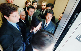 Thường làm 4 việc này khi đi thang máy chính là biểu hiện của EQ thấp