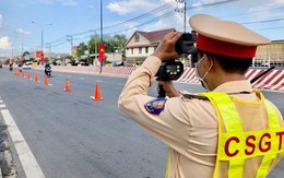 Lỗi xe máy, ô tô chạy chậm bị phạt thế nào?