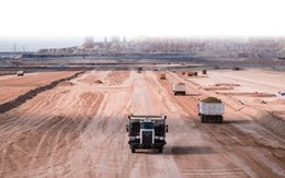 Phát hiện hơn 200 xe tải không người lái âm thầm khai thác "kho báu" lớn hàng đầu thế giới