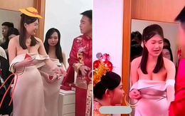 Phù dâu mặc váy trễ vai "bấm còi qua mặt cô dâu" trong đám cưới, ánh mắt chú rể mới lớn chuyện