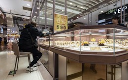 Phát hiện người đàn ông liên tục mua 7kg vàng thỏi không cần hỏi giá, cảnh sát dùng nhiều biện pháp nghiệp vụ vào cuộc