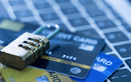 Ngân hàng sẽ áp dụng các biện pháp hạn chế, thậm chí khóa thẻ, ngừng giao dịch nếu người dùng có hành vi sau