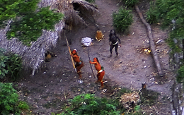 Lần đầu công bố ảnh của bộ lạc bí ẩn nhất thế giới, chuyên gia nói vẫn còn khoảng 200 cộng đồng tương tự