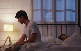 Nghe được cuộc gọi của vợ lúc nửa đêm, tôi choáng váng khi biết thân phận thật sự của bố dượng cô ấy