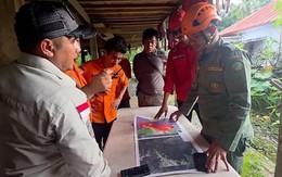 Indonesia nỗ lực tìm kiếm 11 người trên máy bay mất tích