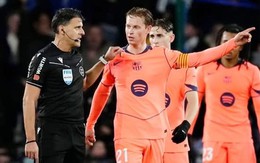 De Jong chỉ trích trọng tài kiêu ngạo sau trận thua của Barcelona