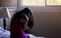 Thấy con có biểu hiện lạ, phân biệt nội ngoại, tôi nghi nguyên nhân do vợ và sự thật làm tôi xấu hổ