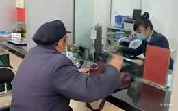 Cụ ông 79 tuổi ra ngân hàng tất toán sổ 500 triệu nhưng nhận lại 0 đồng