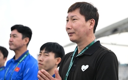 HLV Kim Sang-sik nhận tin kém vui