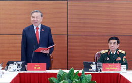 Đại biểu làm việc tại Đoàn, thảo luận các văn kiện Đại hội Đảng XIV