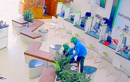 Clip: 60 giây thót tim đối diện 2 tên cướp táo tợn lấy đi 1,8 tỷ đồng ở ngân hàng