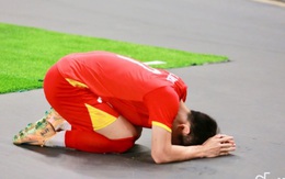 CĐV Trung Quốc phản ứng bất ngờ sau hành động xin lỗi của Đình Bắc