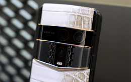 Vertu Agent Q da cá sấu bạch tạng giá hơn 1 tỷ đồng tại Việt Nam