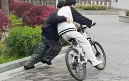 Nam sinh kiếm bộn tiền bằng nghề dạy người lớn đi xe đạp, mỗi khóa 4 tiếng trị giá 2,8 triệu/người