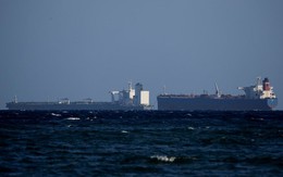 Biến mất sau khi bị Mỹ bắt giữ nửa tháng trước, 2 tàu chở dầu Venezuela bất ngờ tái xuất