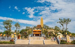 Có gì trong ngôi chùa diễn ra lễ cưới của Á hậu? Nằm trên núi cao 500m, sở hữu Bảo tháp hiếm ở Việt Nam 