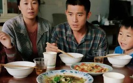 Em chồng thường xuyên sang nhà ăn ké nhưng không bao giờ rửa bát, cho đến 1 hôm con trai cậu ta buột miệng nói 1 câu khiến gia đình sụp đổ