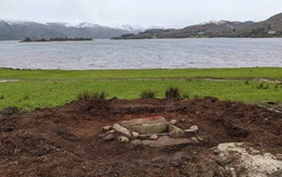 Đang cày ruộng thì phát hiện thứ lạ có niên đại 4.000 năm, người nông dân không tin vào mắt mình