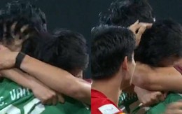 Thấy Đình Bắc chạy tới ôm và dụi đầu vào vai thủ môn Cao Văn Bình, tôi lại rơi nước mắt theo