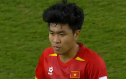 Trung vệ Lý Đức: "Cả đội tụm lại động viên tôi sau tấm thẻ đỏ ở trận thua U23 Trung Quốc"