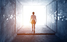 Chết lâm sàng trong 1 phút, người phụ nữ thốt lên về "thế giới bên kia": "Thật điên rồ"