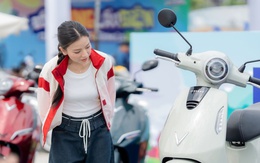 VinFast "nhấn ga" lịch sử: Doanh số xe máy điện 2025 tăng trưởng kỷ lục 473%!