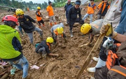 Chạy đua từng phút cứu hộ 34 ngôi nhà bị chôn vùi sau sạt lở kinh hoàng: Nhiều thi thể được tìm thấy, 72 người vẫn mất tích