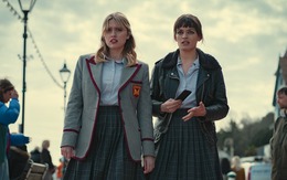 Xem phim Sex Education, tôi khóc nấc khi phát hiện ra tờ "di chúc" do cô con gái 17 tuổi của mình viết