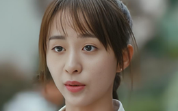 Bố mẹ chồng lên thăm, buổi sáng trước khi về, ông canh cửa còn bà thì dúi cho tôi một bọc đồ, mở ra xem mà tay tôi run rẩy