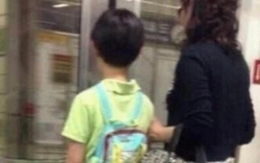 Chi tiết bất thường trong bức ảnh hai mẹ con khiến ngàn phụ huynh xuýt xoa: Dạy con sao hay thế!