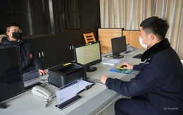 Cố tình để bị lừa chuyển 750 triệu đồng 3 lần liên tiếp rồi báo cảnh sát, người đàn ông được khen thông minh