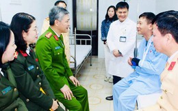 Người đàn ông đi xe máy tông bị thương đại úy CSGT