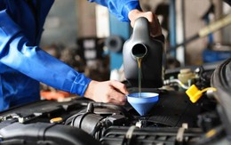 Nhiều người đang thay dầu sai cách cho xe ô tô mới