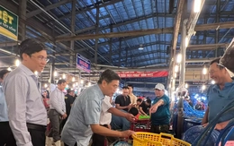 Xuyên đêm kiểm tra chợ đầu mối trái cây, rau thịt trước Tết