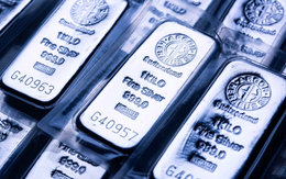 Giá vàng và bạc đồng loạt tụt dốc, chứng kiến phiên giảm mạnh chưa từng có trong gần 50 năm: Chuyện gì đang xảy ra?