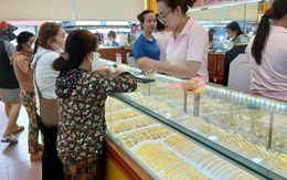 Giá vàng hôm nay 5-1: Giá vàng thế giới tăng vọt