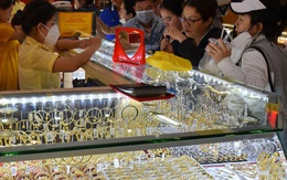 Giá vàng hôm nay 6-1: Tiếp tục tăng mạnh