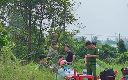 Người bán hoa quả chết treo cổ trên cây ven đường ở TPHCM