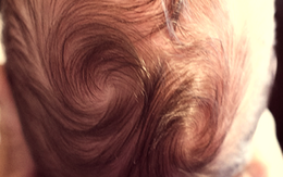 Theo quan niệm dân gian những đứa trẻ "2 xoáy tóc" thường nghịch và bướng, nhưng không phải chỉ có như vậy