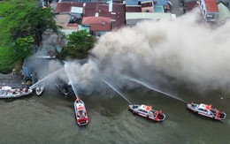 Du thuyền trên sông Sài Gòn bốc cháy