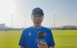 HLV Kim Sang-sik nói về chiếc áo đen may mắn, quả táo của Đình Bắc và 3 điểm tiếp theo